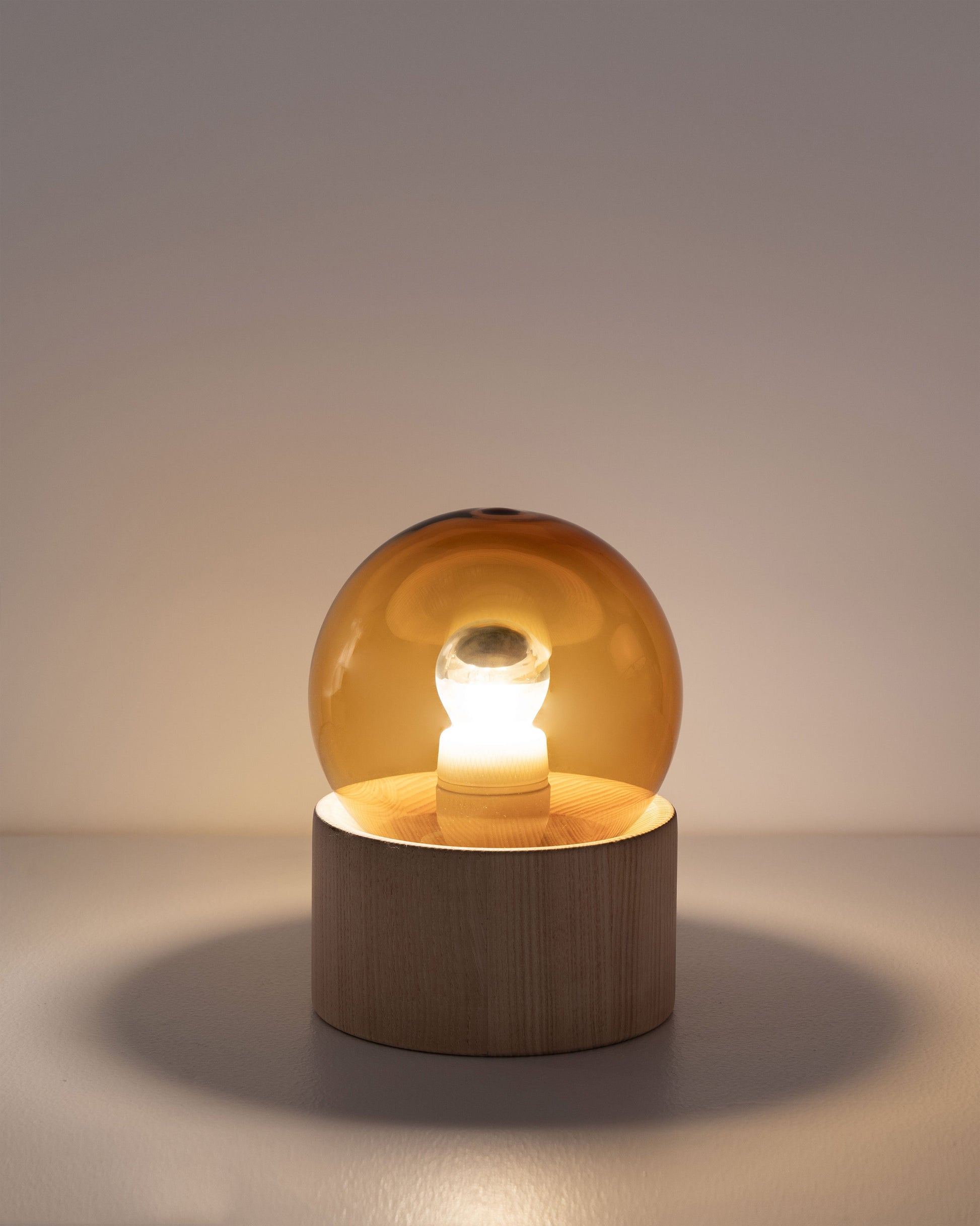 Lampe de table gris fumé